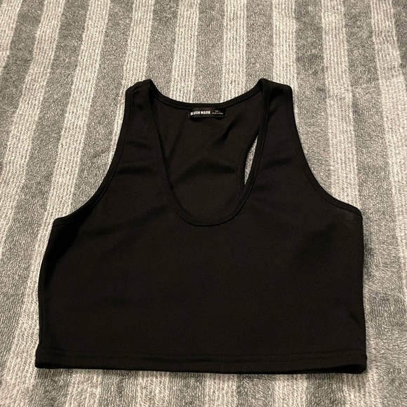 Black cropped tank - Picture 1 of 3